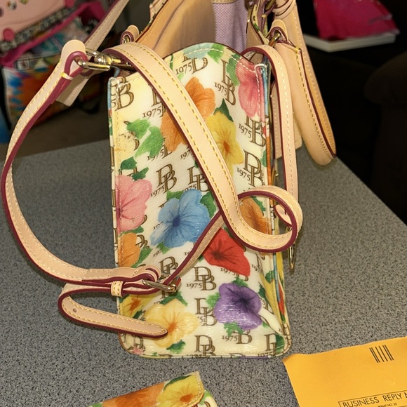 Dooney & Bourke Coated Floral Print Janine Satchel-5 Pieces included/bundle - Picture 8 of 17